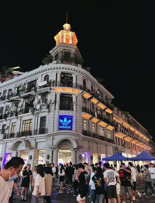 武汉夜网魅力无限！江汉路步行街成独特风情好去处